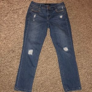 🌻 White House Black Market Blanc Slim Crop